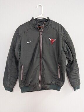 Vintage Nike Chicago Bulls Black Puffer Jacket with Red Logo